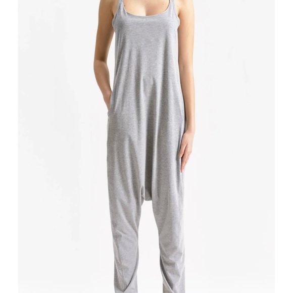 Gray Sleeveless Drop Crotch Romper with Pockets & Tapered Legs 22” ptp (Large) - Picture 2 of 8